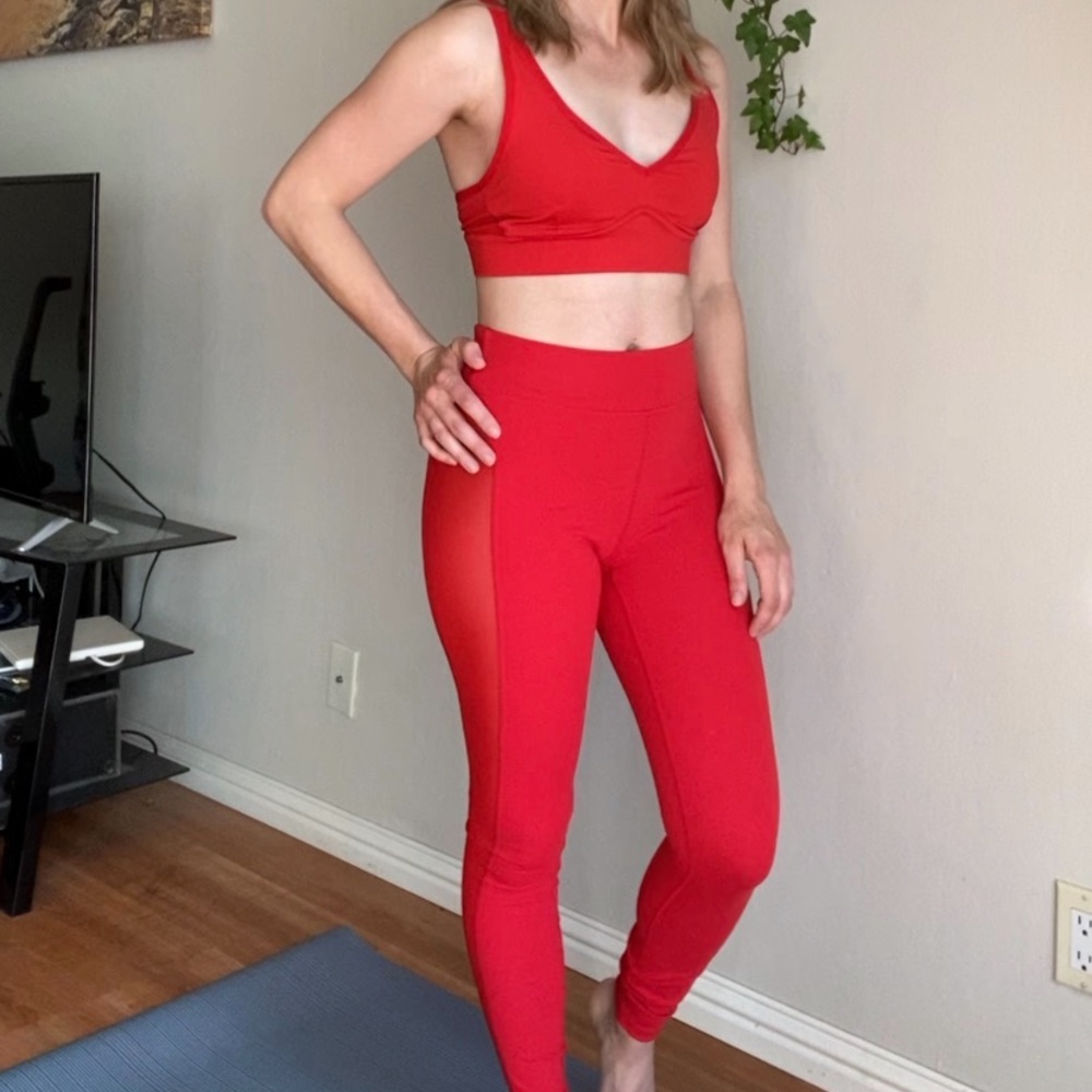 Fabletics red yoga leggings size small with mesh sides